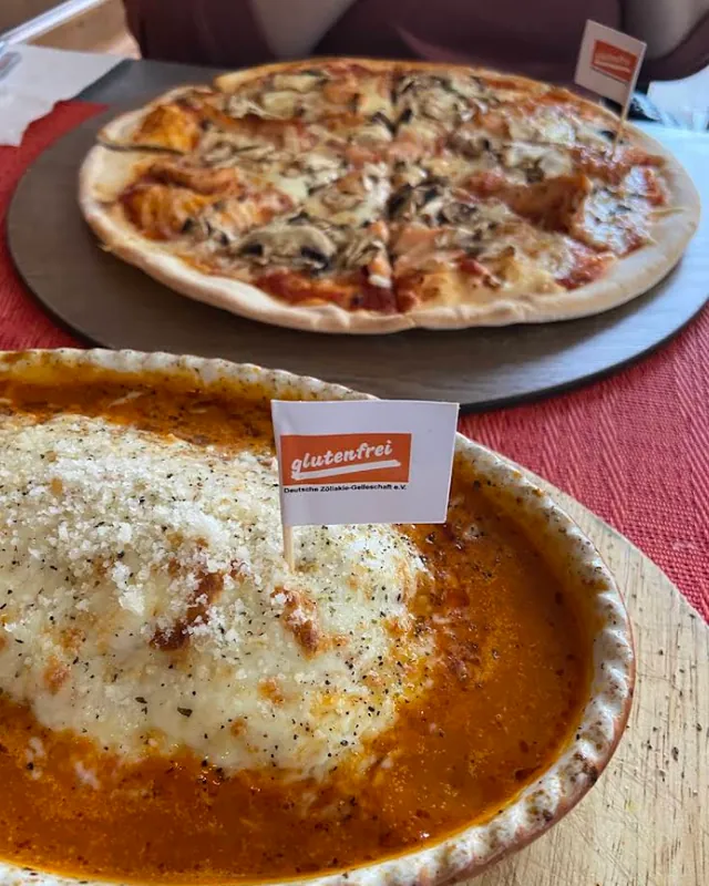 Pizza und überbackene Lasagne